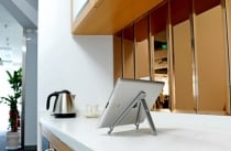 Aluminium iStand till iPad /iPad 2/ Samsung Galaxy/ other similarly sized tablets